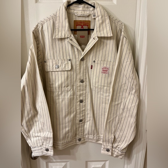 Levi's Other - Levi’s Mens Trucker in cream/navy pinstripe